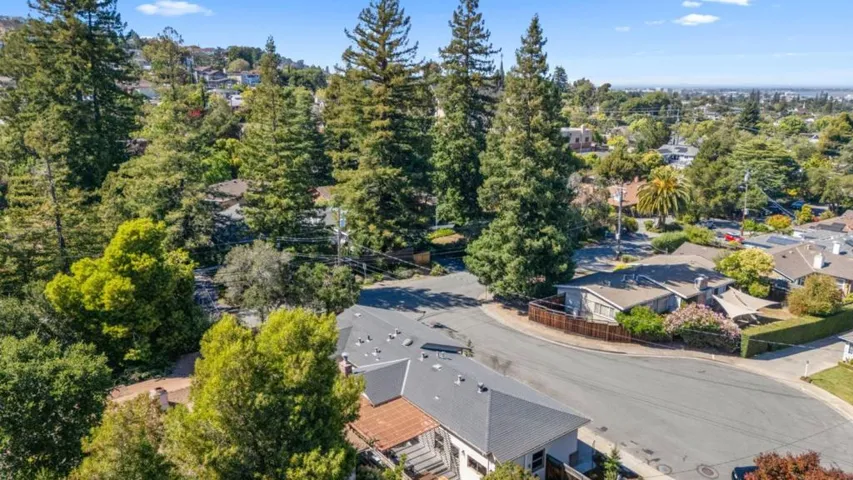 2 Burnham Court, San Carlos, California 94070