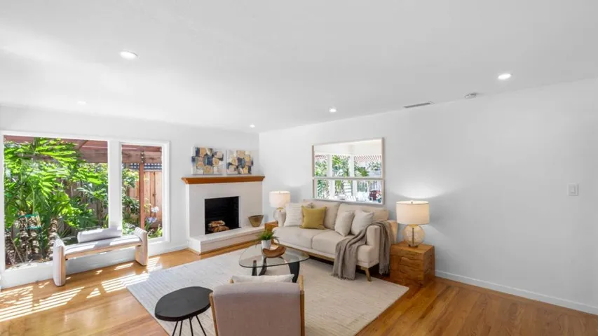 2 Burnham Court, San Carlos, California 94070