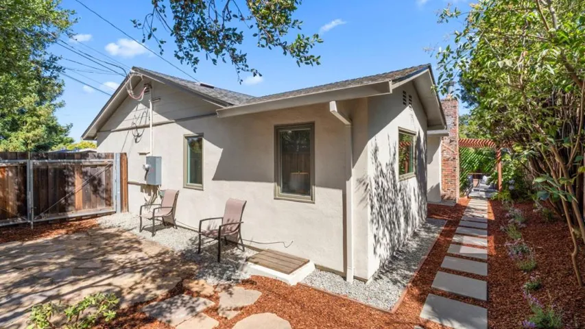 2 Burnham Court, San Carlos, California 94070