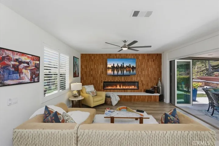 1536 Vandagriff, Corona, California 92883
