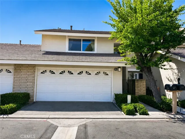 Beautiful townhome in highly-sought after Woodbridge - quite cul-de-sac (virtually staged/enhanced with AI)