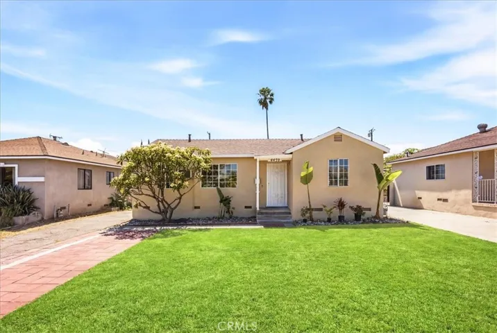 Virtually enhanced front yard