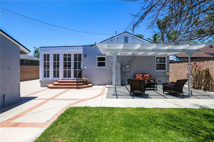 This is a perfect space for family BBQ's and entertaining.