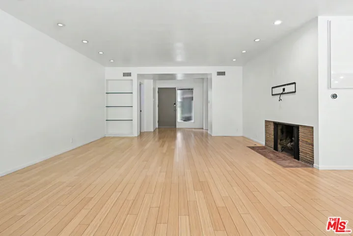 9512 Duxbury Lane, Los Angeles, California 90034