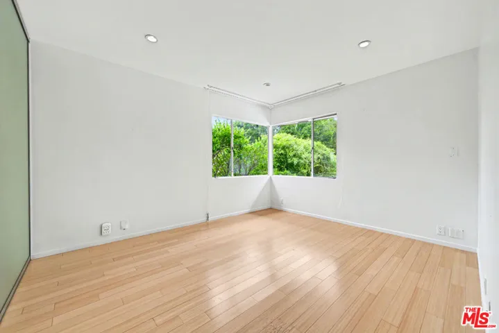 9512 Duxbury Lane, Los Angeles, California 90034