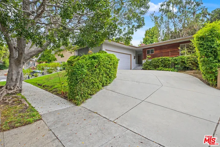 9512 Duxbury Lane, Los Angeles, California 90034