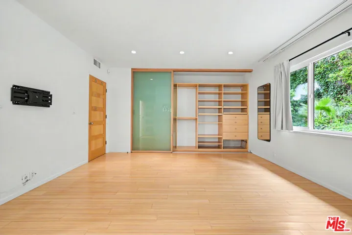9512 Duxbury Lane, Los Angeles, California 90034