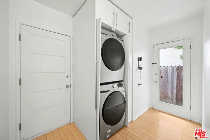 9512 Duxbury Lane, Los Angeles, California 90034