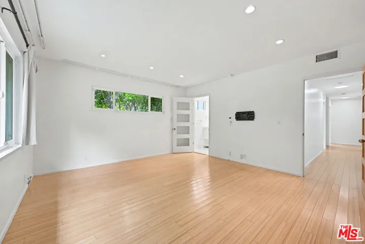 9512 Duxbury Lane, Los Angeles, California 90034