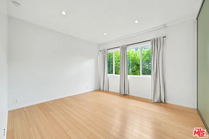 9512 Duxbury Lane, Los Angeles, California 90034