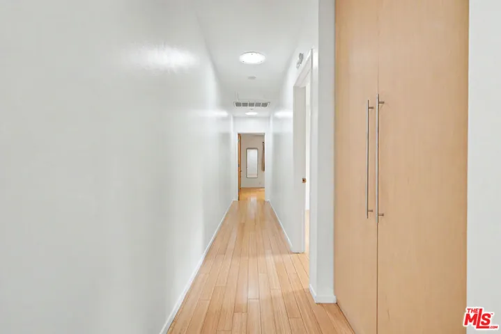 9512 Duxbury Lane, Los Angeles, California 90034