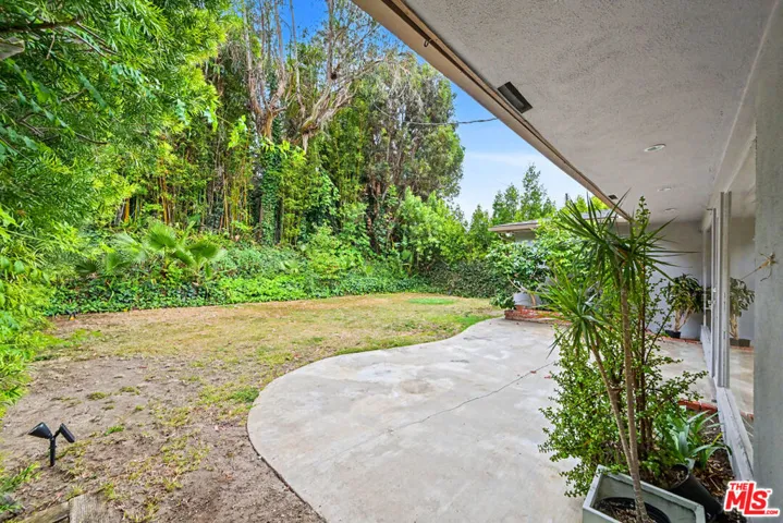9512 Duxbury Lane, Los Angeles, California 90034