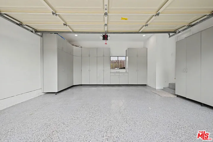 9512 Duxbury Lane, Los Angeles, California 90034