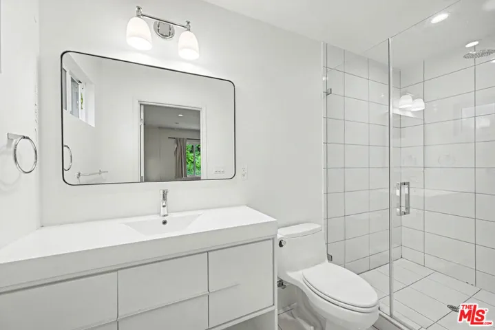9512 Duxbury Lane, Los Angeles, California 90034