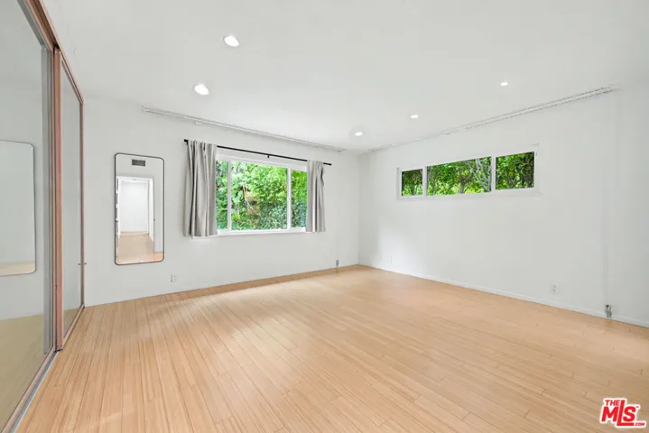 9512 Duxbury Lane, Los Angeles, California 90034