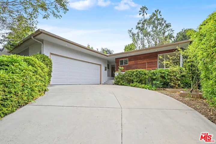 9512 Duxbury Lane, Los Angeles, California 90034