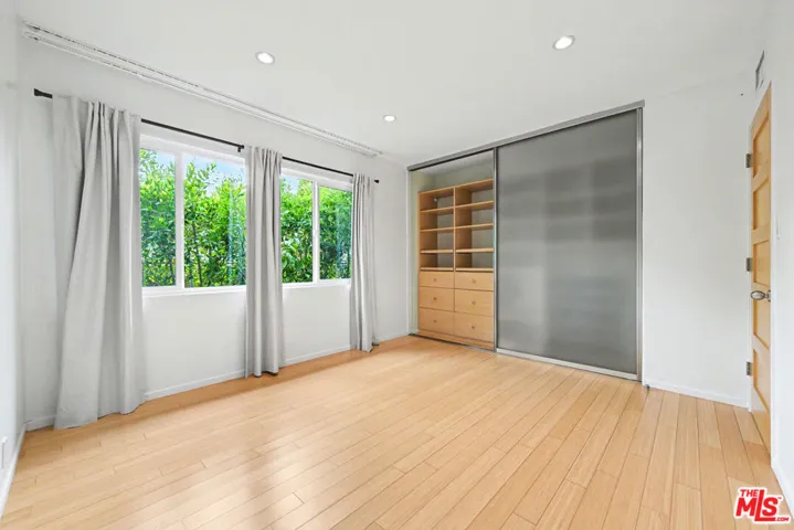 9512 Duxbury Lane, Los Angeles, California 90034