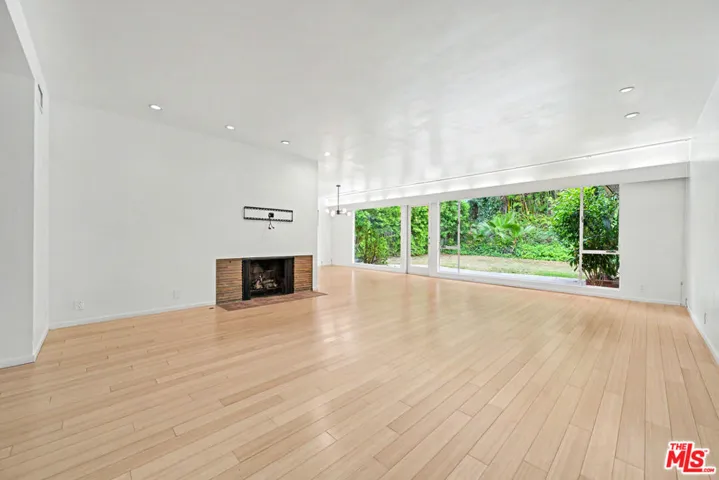 9512 Duxbury Lane, Los Angeles, California 90034
