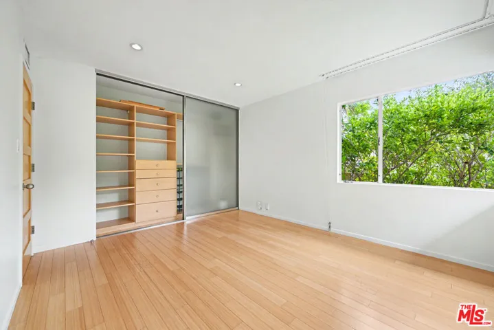 9512 Duxbury Lane, Los Angeles, California 90034