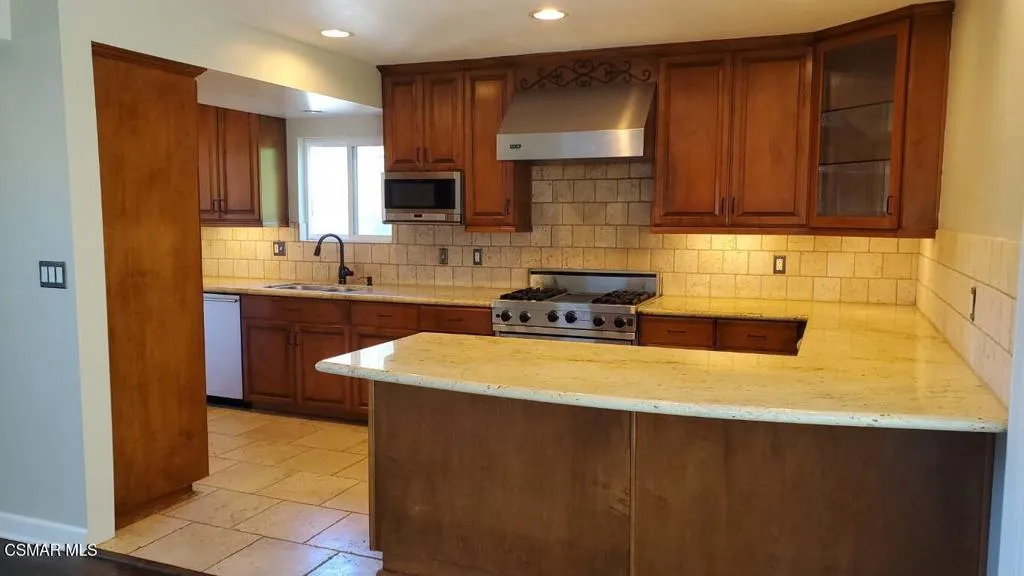 21800 Martinez Street, Woodland Hills, California 91364 — photo 5