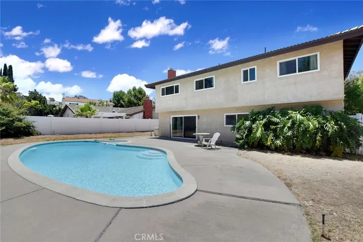 Pool (note no barrier, use caution when visiting)