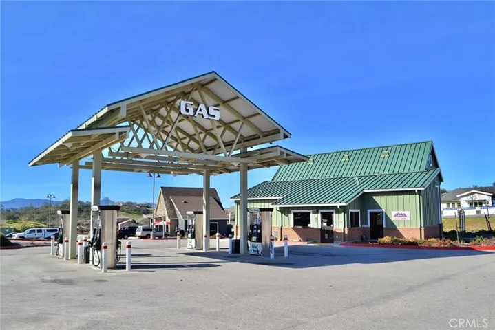Gas Station & Carwash at the Oak Hill Shopping Center