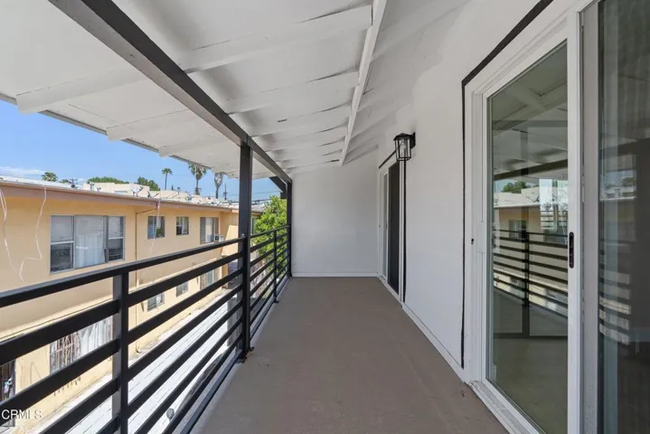 shared balcony between bed #2 and bed #3