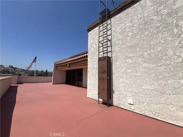 outdoor upper deck