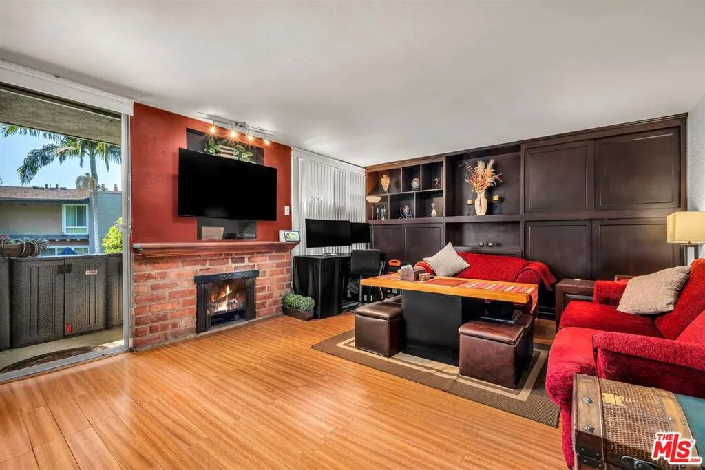 6305 Green Valley Cir
