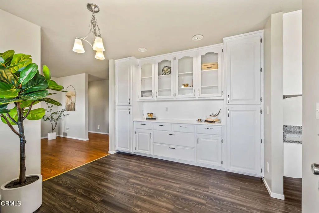 Hutch Alcove