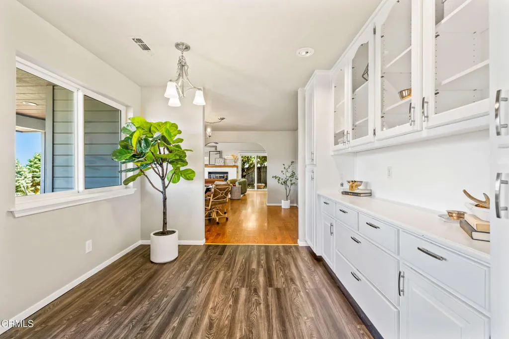 Hutch Alcove