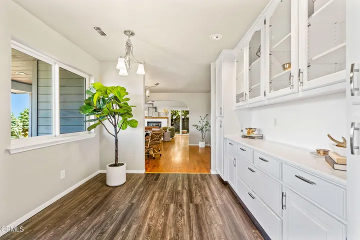 Hutch Alcove