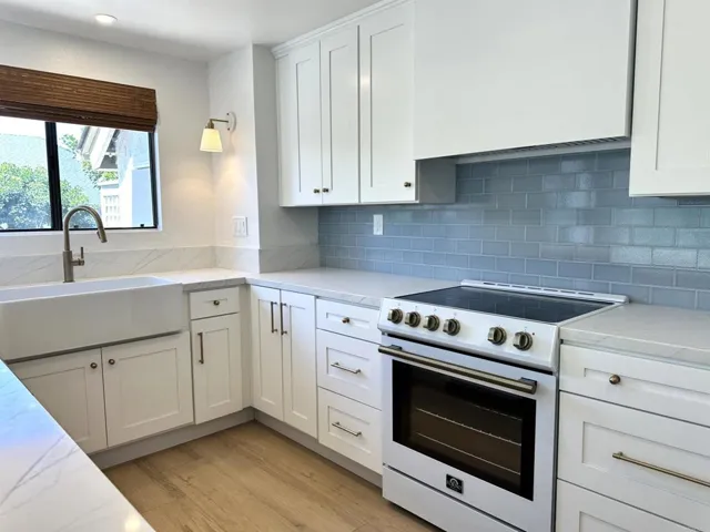 542 Via De La Valle J, Solana Beach, California 92075