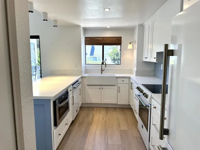 542 Via De La Valle J, Solana Beach, California 92075