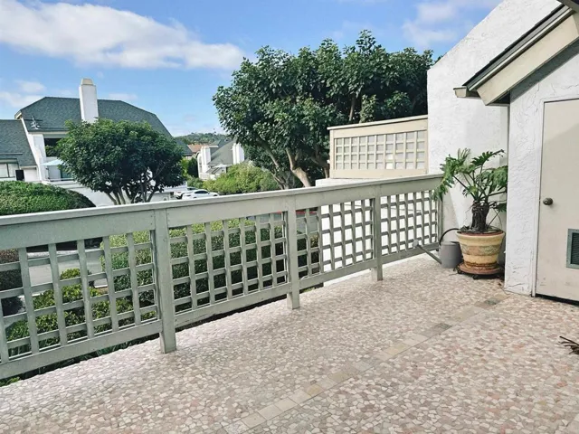 542 Via De La Valle J, Solana Beach, California 92075