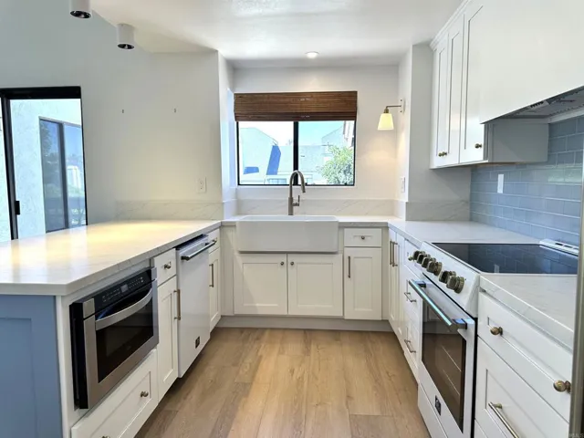 542 Via De La Valle J, Solana Beach, California 92075