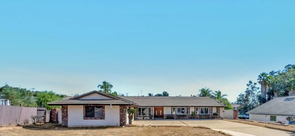 12016 Vista De Cerros Dr