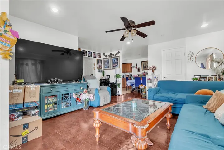 706 W 77th, Los Angeles, California 90044
