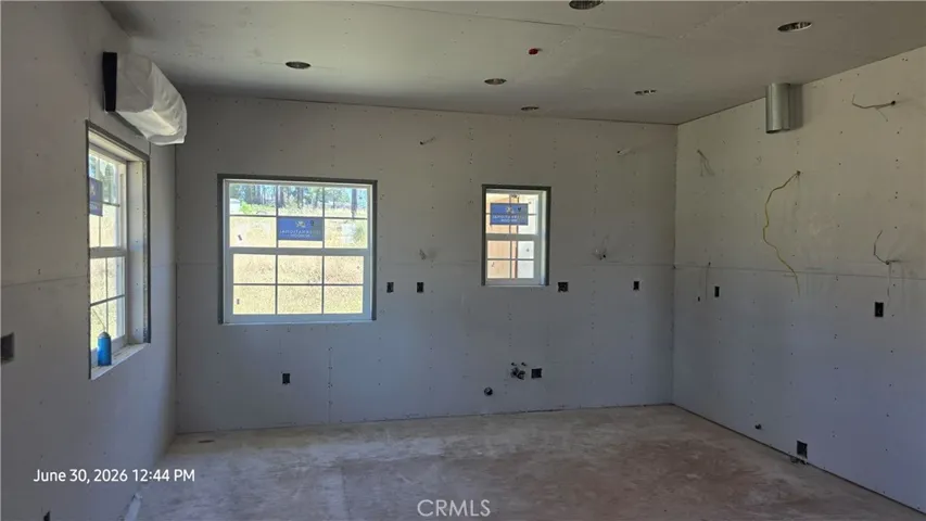 Kitchen & Dining