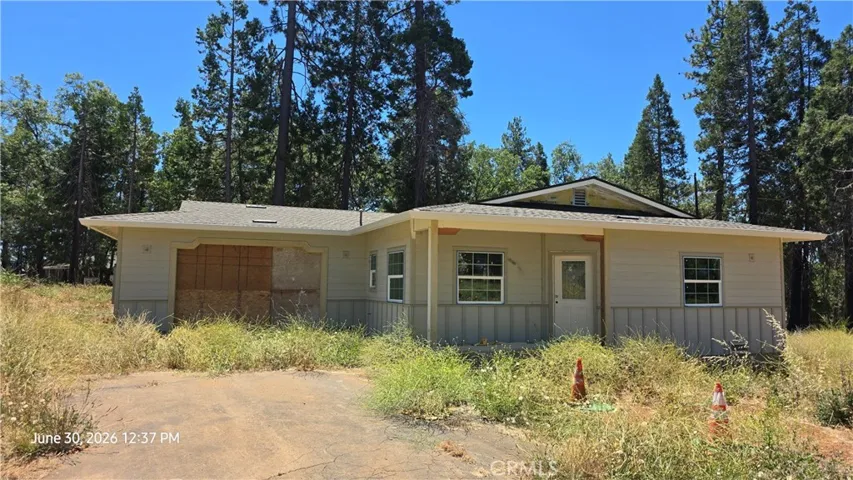 paved driveway to house