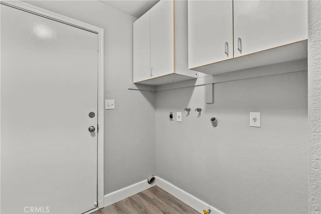 Laundry Hookups (Dryer Gas or Elec)