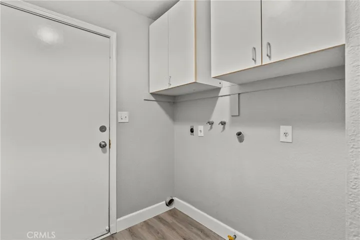 Laundry Hookups (Dryer Gas or Elec)