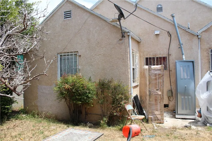 1657 S Fairfax, Los Angeles, California 90019