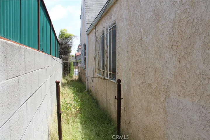 1657 S Fairfax, Los Angeles, California 90019