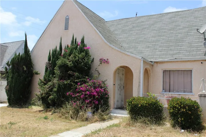 1657 S Fairfax, Los Angeles, California 90019