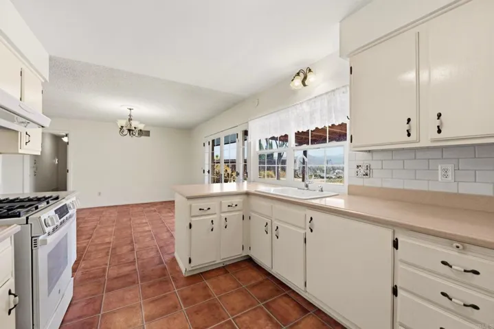 720 Mclain Street, Escondido, California 92027
