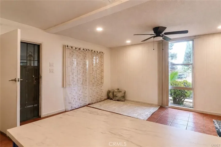 3365 Ave Santa Fe Avenue 21, Long Beach, California 90810