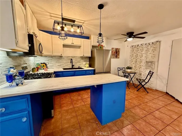 3365 Ave Santa Fe Avenue 21, Long Beach, California 90810