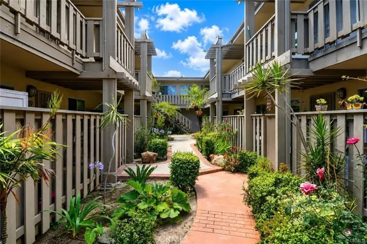 3365 Ave Santa Fe Avenue 21, Long Beach, California 90810