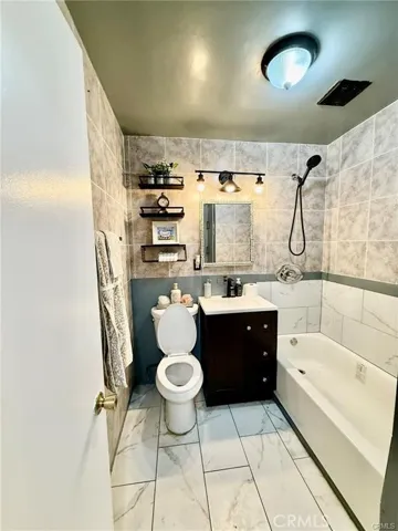 3365 Ave Santa Fe Avenue 21, Long Beach, California 90810